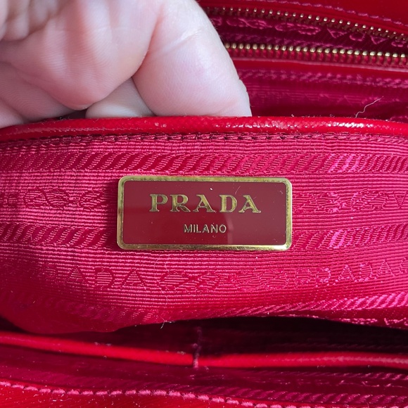 prada saffiano handbag - Picture 5 of 9